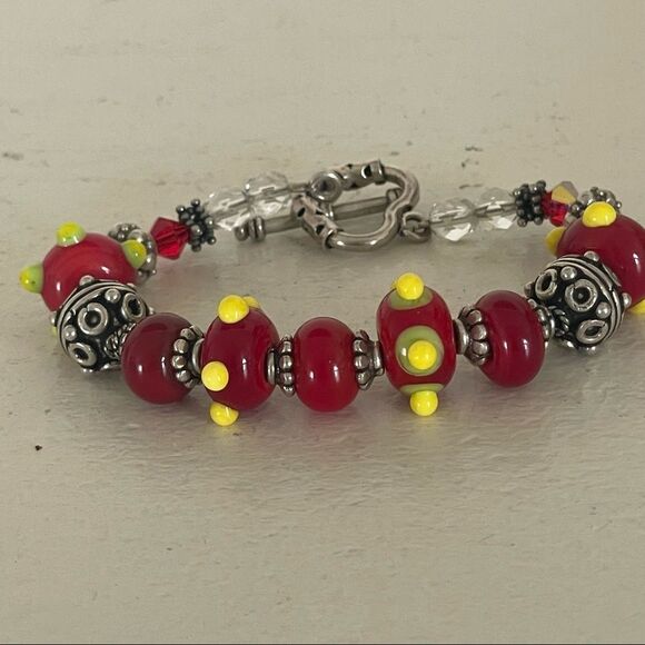 Red lamp work bead bracelet with silver and Swarovski crystals - Picture 4 of 11